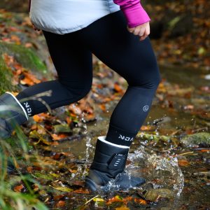 Woman wearing the Fleece Lined Legging in the colour black.
