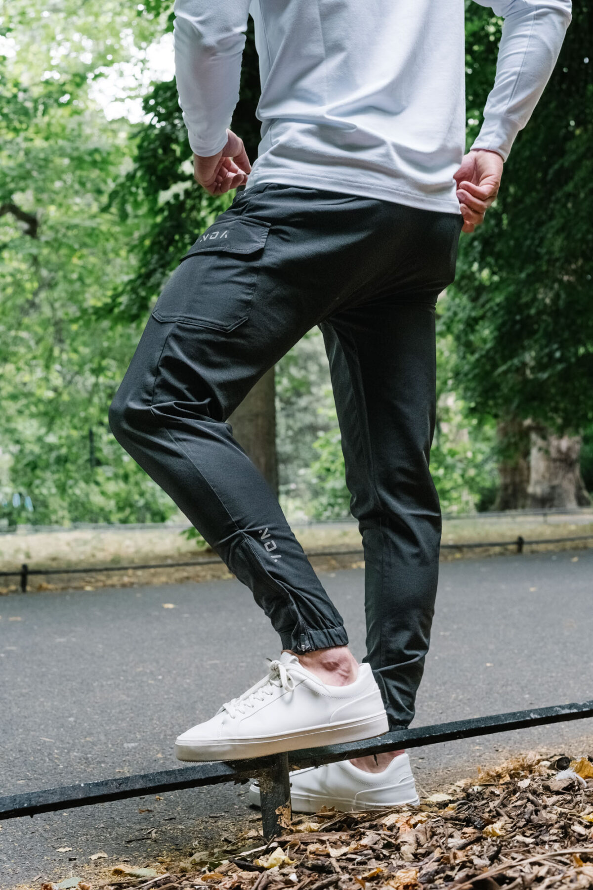 Man wearing the Explore Cargo Jogger in the colour black.