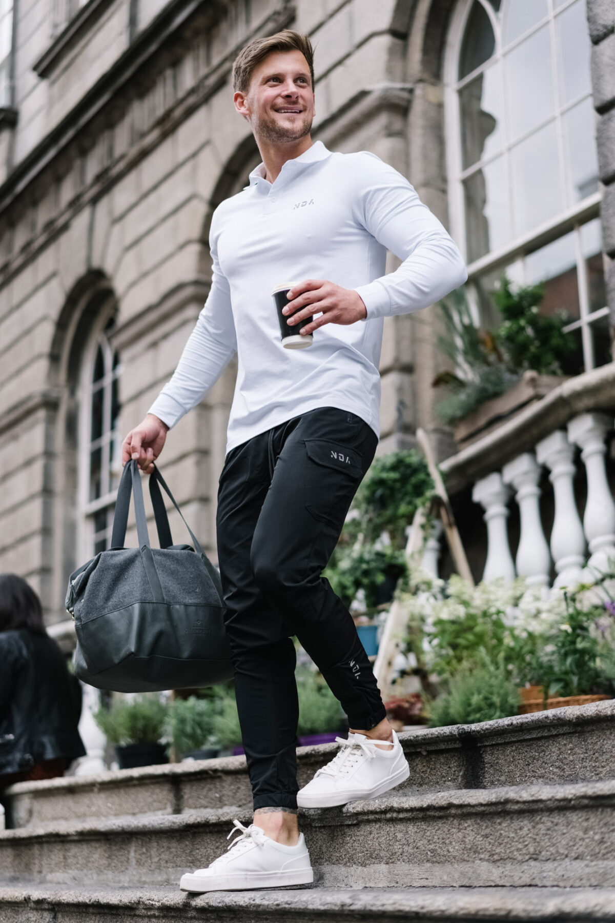 Man wearing the Explore Cargo Jogger in the colour black.