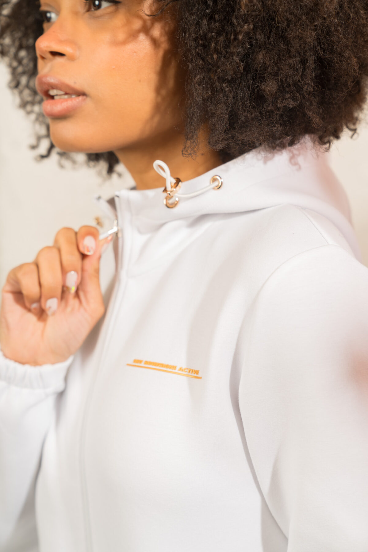 Ultra warm, our Virtue Zip Hoodie (White) brings you endless comfort, all while looking great. Full zip with a split dipped hem. Super soft cotton, aligns with the sleek shape to make you feel comfortable on the move.