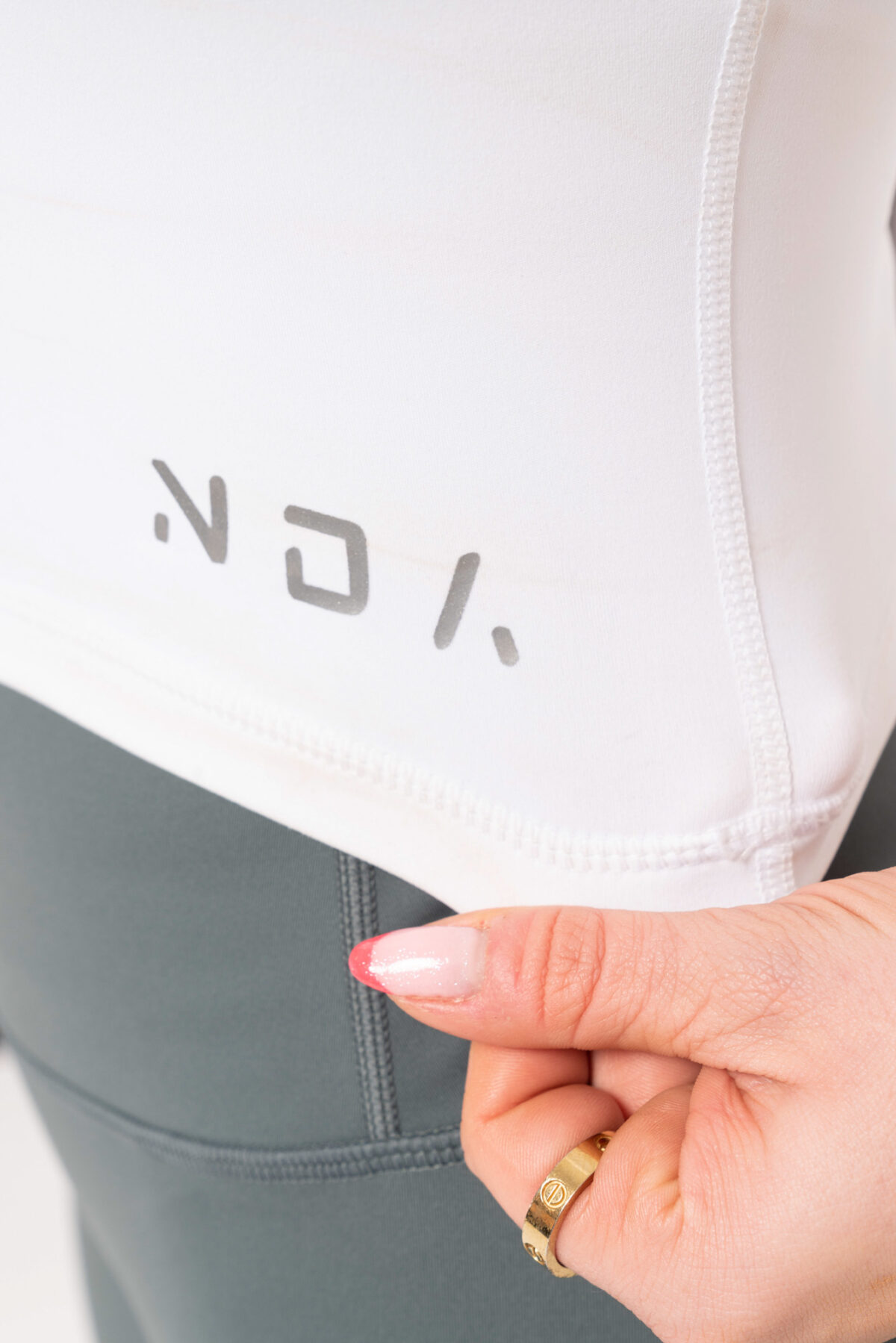 Bringing versatility to your upper wear. Our Adapt 1/4 Zip Top (White) has a built in under bra to bring a 2 in 1 concept.