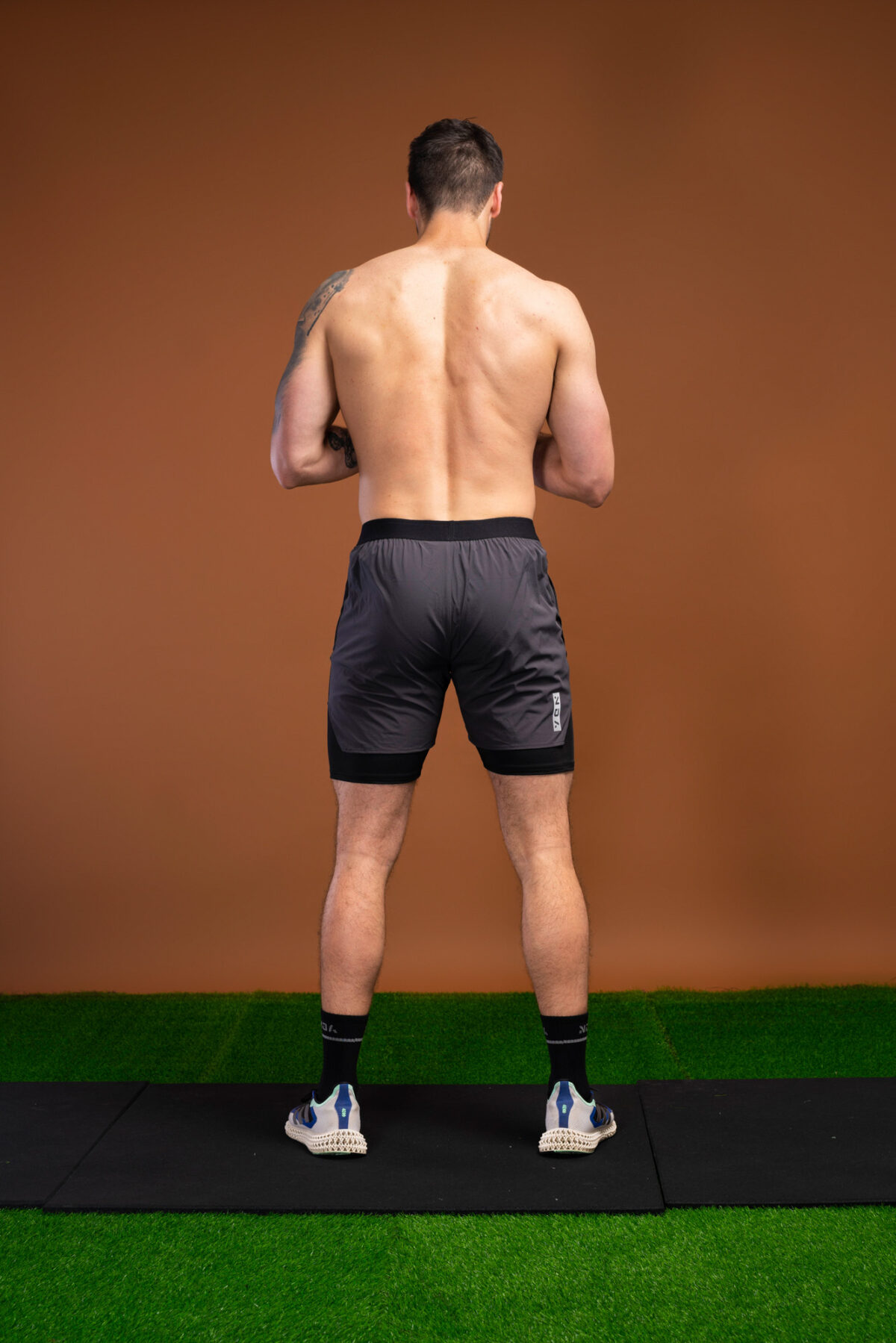 Introducing the revolutionary Benchmark Performance Shorts (Grey)! Our new innovation is disguised as a 2 in 1, but is in fact an outer layer attached to the under layer to optimise movement and provide the best performance possible. These shorts are made from a lightweight and breathable fabric that is designed to provide a comfortable fit and move with you. The fabric is also water-resistant, so you can stay dry and comfortable no matter the activity. The four-way stretch fabric ensures that you have the full range of movement needed to perform your best.