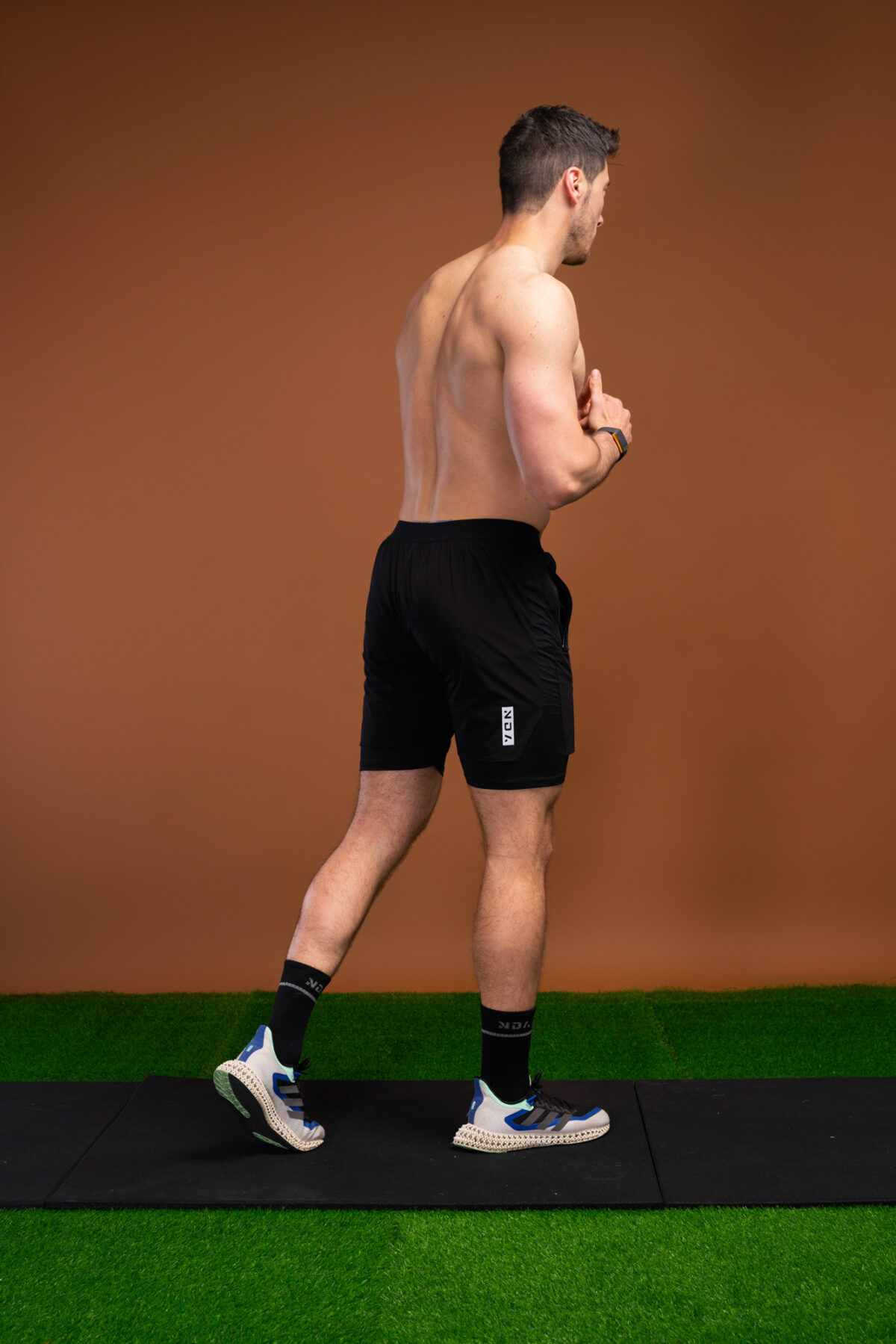 Introducing the revolutionary Benchmark Performance Shorts (Black)! Our new innovation is disguised as a 2 in 1, but is in fact an outer layer attached to the under layer to optimise movement and provide the best performance possible. These shorts are made from a lightweight and breathable fabric that is designed to provide a comfortable fit and move with you. The fabric is also water-resistant, so you can stay dry and comfortable no matter the activity. The four-way stretch fabric ensures that you have the full range of movement needed to perform your best.