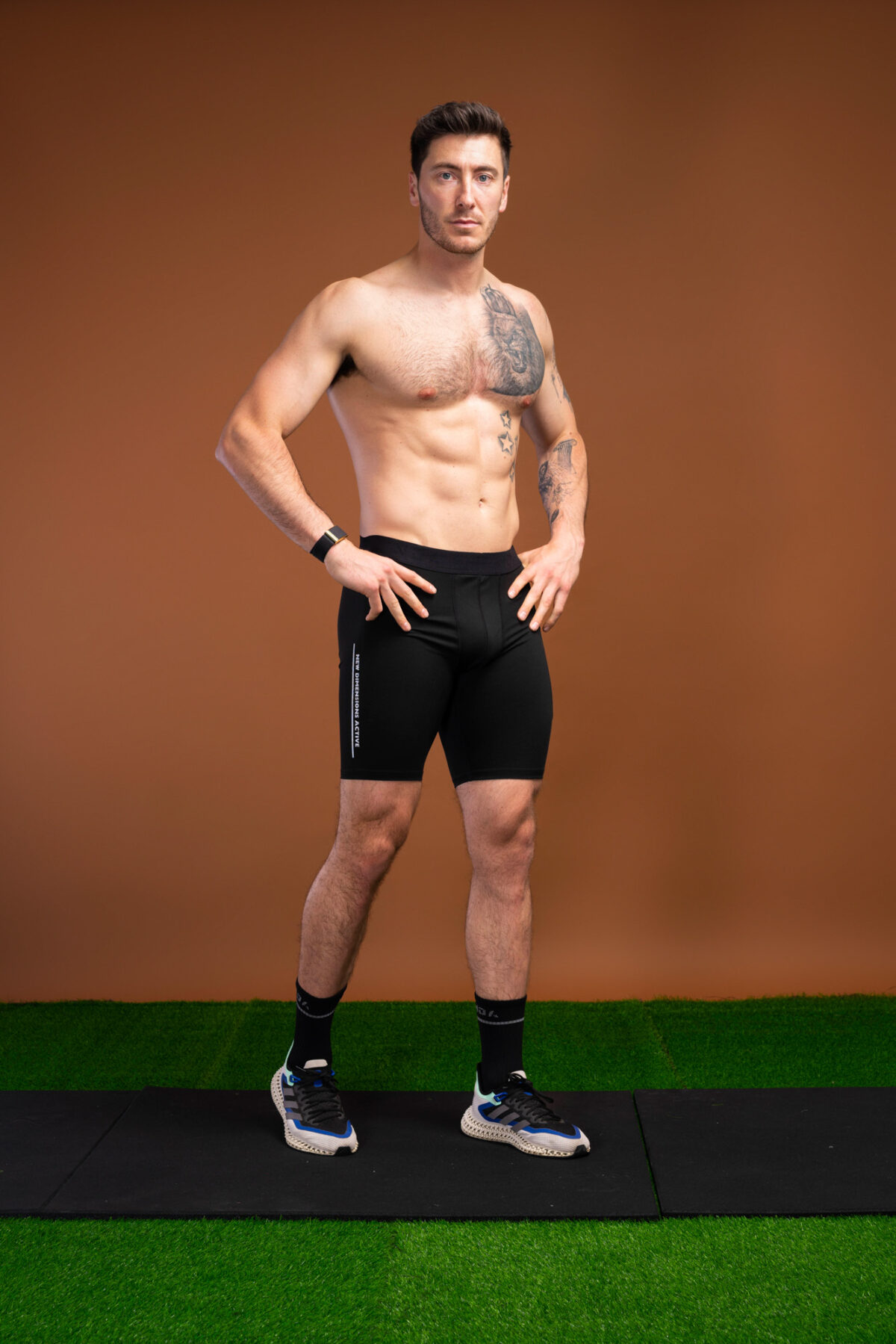 Whether you’re hitting the gym or running a marathon, the Tempo Bike Shorts (Black) is the perfect choice. The compression material provides superior support and helps reduce muscle fatigue, making it ideal for long-distance running and intense workouts. The elasticated waistband ensures a secure fit, while the side pocket is perfect for storing small items such as keys or a phone.