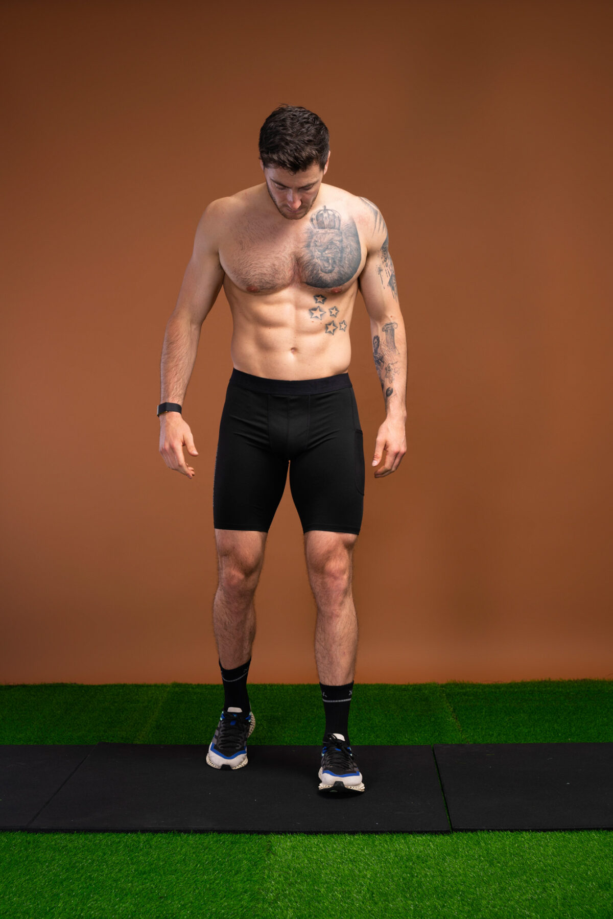 Whether you’re hitting the gym or running a marathon, the Tempo Bike Shorts (Black) is the perfect choice. The compression material provides superior support and helps reduce muscle fatigue, making it ideal for long-distance running and intense workouts. The elasticated waistband ensures a secure fit, while the side pocket is perfect for storing small items such as keys or a phone.