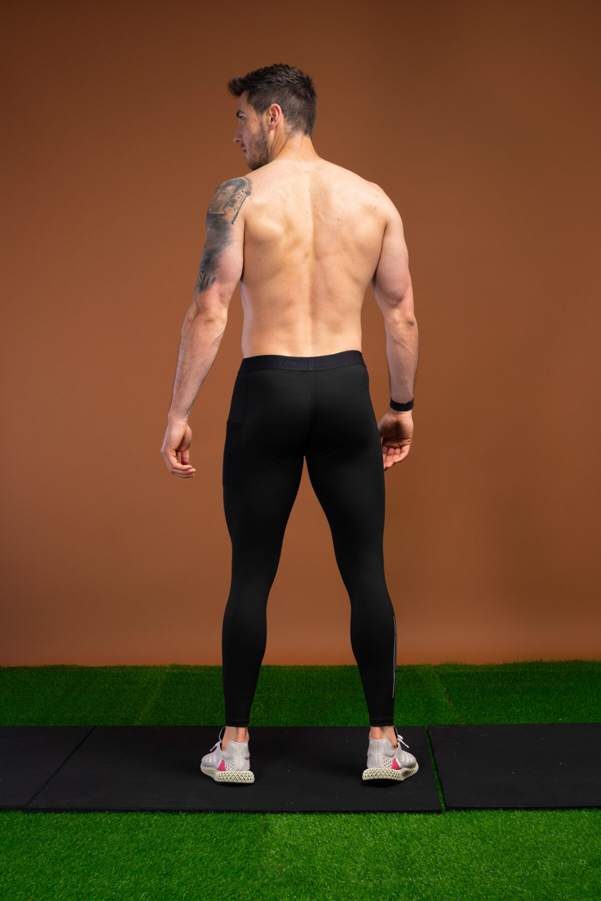 The Tempo Baselayer (Black) is designed to keep you comfortable and supported during any activity. The lightweight and breathable fabric allows your skin to breathe, while the compression material helps to reduce muscle fatigue and soreness. The elasticated waistband provides a secure fit, and the flat-lock seams reduce chafing and irritation. Whether you're hitting the gym or heading out for a run, the Tempo Baselayer will keep you comfortable and supported.