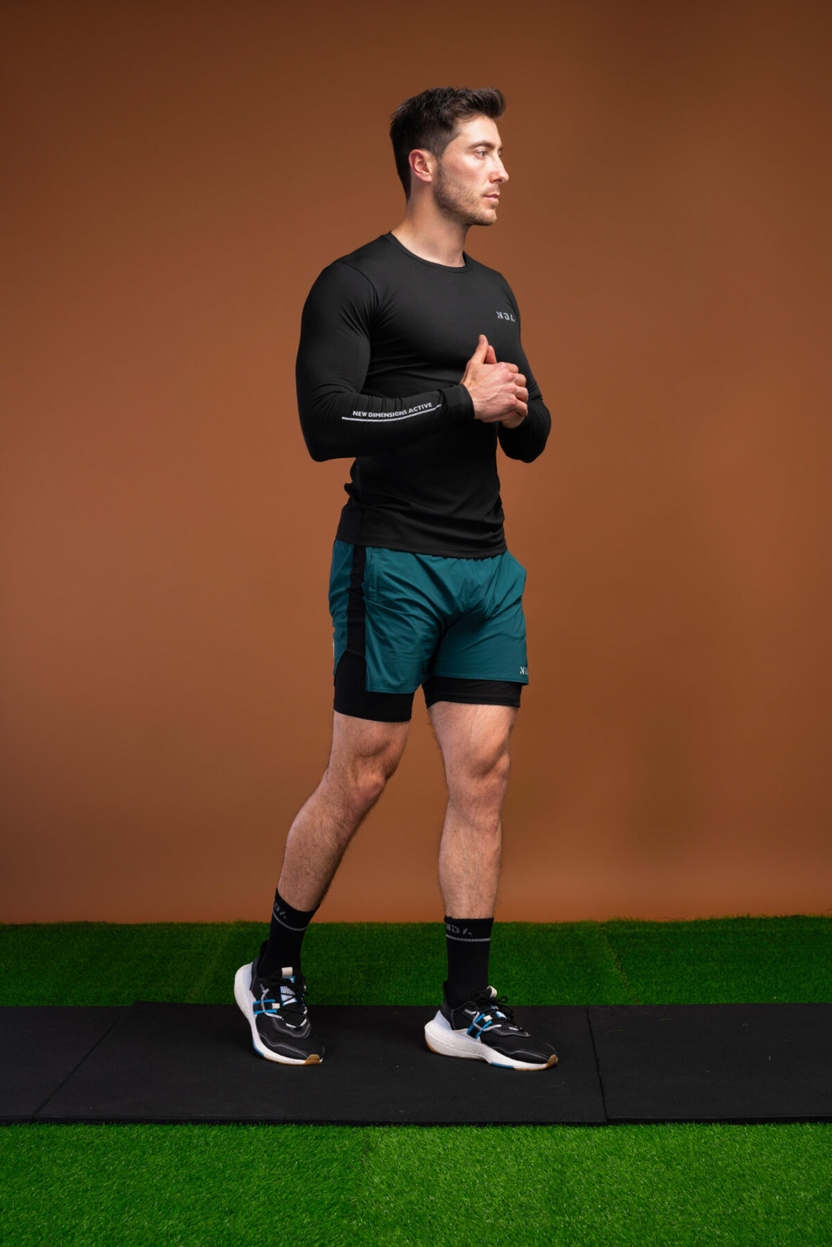 Made from a lightweight, breathable material, the Men’s Tempo Undergarment (Black) is designed to keep you cool and dry during your workout. The sweat-wicking fabric helps keep your skin dry and comfortable by drawing moisture away from your body. The compression fabric hugs your body for a secure fit that won’t restrict your movement.