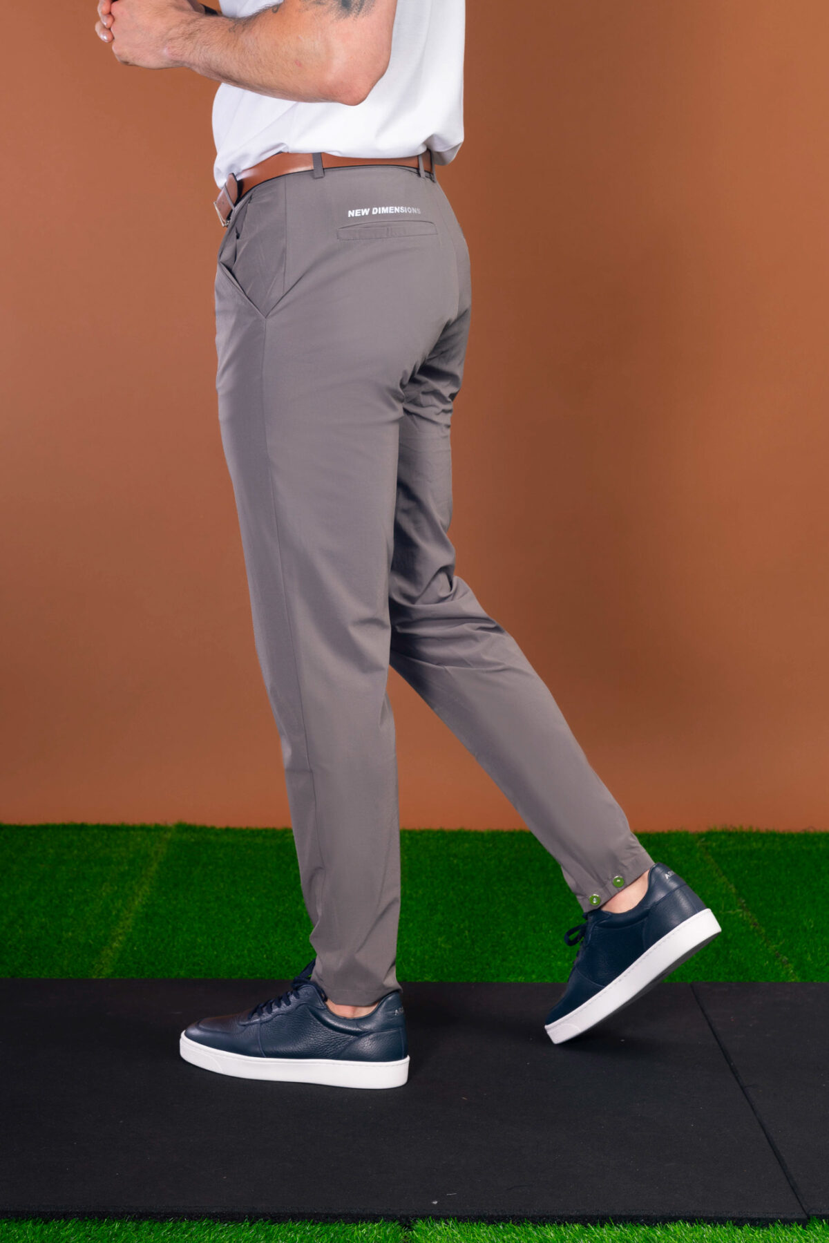 From the course to the commute and everywhere in between, these Tempo Golf Trouser (Light Grey) keeps your look fresh. The perfect trouser from the office to the golf course. Lightweight for the warmer months, with a mix of elastane to give you that full range of motion in your swing or extra comfort at the work desk. Keeping the look on trend, check out the magnetic clasp at the ankle that allows you to make the leg narrower if you wish.