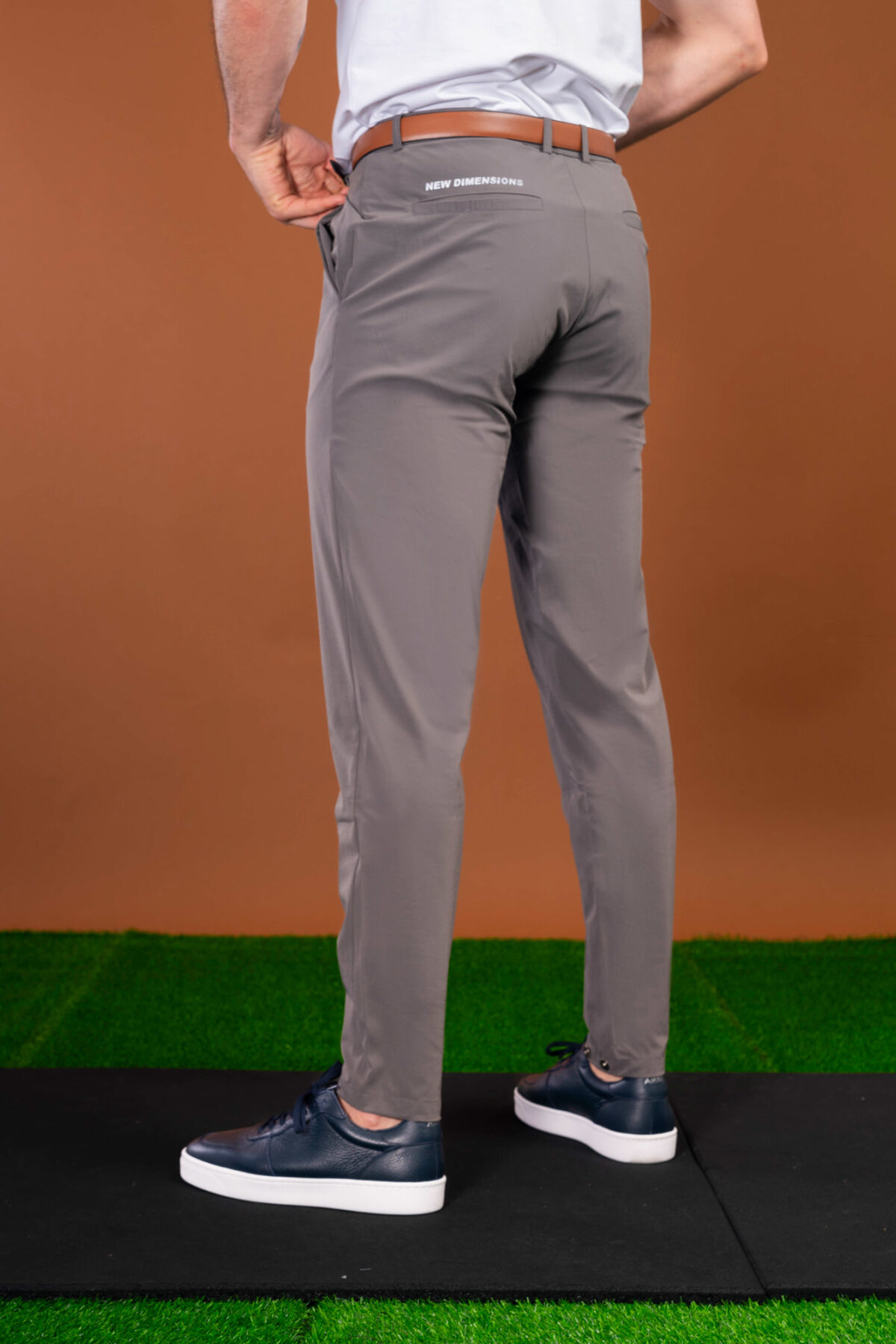 From the course to the commute and everywhere in between, these Tempo Golf Trouser (Light Grey) keeps your look fresh. The perfect trouser from the office to the golf course. Lightweight for the warmer months, with a mix of elastane to give you that full range of motion in your swing or extra comfort at the work desk. Keeping the look on trend, check out the magnetic clasp at the ankle that allows you to make the leg narrower if you wish.