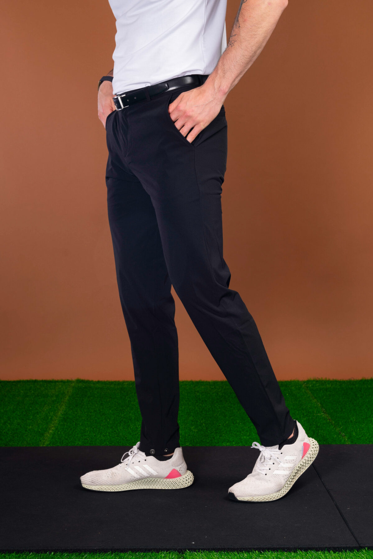 From the course to the commute and everywhere in between, these Tempo Golf Trouser (Black) keeps your look fresh. The perfect trouser from the office to the golf course. Lightweight for the warmer months, with a mix of elastane to give you that full range of motion in your swing or extra comfort at the work desk. Keeping the look on trend, check out the magnetic clasp at the ankle that allows you to make the leg narrower if you wish.