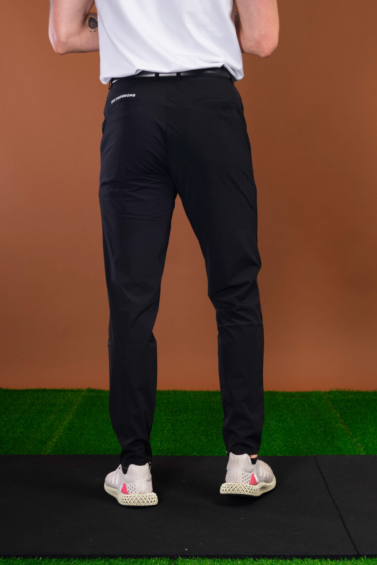 From the course to the commute and everywhere in between, these Tempo Golf Trouser (Black) keeps your look fresh. The perfect trouser from the office to the golf course. Lightweight for the warmer months, with a mix of elastane to give you that full range of motion in your swing or extra comfort at the work desk. Keeping the look on trend, check out the magnetic clasp at the ankle that allows you to make the leg narrower if you wish.