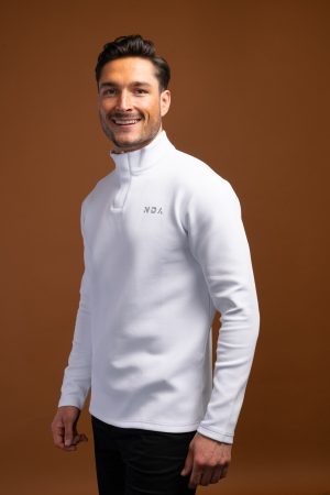 For those looking for a stylish and performance-driven 1/4 zip, the Tempo Golf 1/4 Zip (White) is the perfect choice. With its premium material, flatline design, and slimming fit, you can look and feel your best while playing golf. Whether you’re a beginner or a professional, the Golf 1/4 Zip is the perfect choice for any golfer.