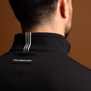 For those looking for a stylish and performance-driven 1/4 zip, the Tempo Golf 1/4 Zip (Black) is the perfect choice. With its premium material, flatline design, and slimming fit, you can look and feel your best while playing golf. Whether you’re a beginner or a professional, the Golf 1/4 Zip is the perfect choice for any golfer.