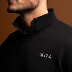 For those looking for a stylish and performance-driven 1/4 zip, the Tempo Golf 1/4 Zip (Black) is the perfect choice. With its premium material, flatline design, and slimming fit, you can look and feel your best while playing golf. Whether you’re a beginner or a professional, the Golf 1/4 Zip is the perfect choice for any golfer.