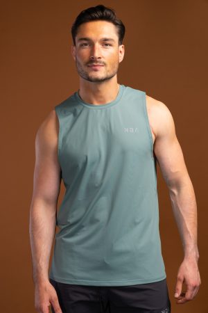 The Tempo Tank Top (Olive) is a must-have for any active man who wants to stay cool and comfortable during his workouts. The lightweight compression material is designed to keep you cool and dry, while the vented sides provide extra breathability. The no-sleeve design allows you to move freely without feeling restricted. Get ready to take your workouts to the next level.
