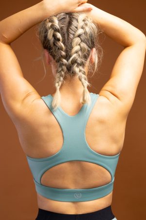 The PB Sports Bra (Light Teal) is the perfect choice for your gym look. Featuring a lightweight, compressive material and sweat-wicking elements, you'll get the support you need to power through your workout. With its stylish design, you can stay fashionable while you break a sweat. Match the PB Sports Bra with your PB shorts for that staple gym look.
