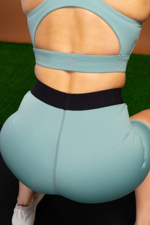 No restrictions, no distractions, all support. The PB shorts (Light Teal) are made with a sleek, flat lie material that guarantees a workout with zero excuses. Full stretch for mobility, thick elastic waistband and completely squat proof makes hitting those PB’s much easier.