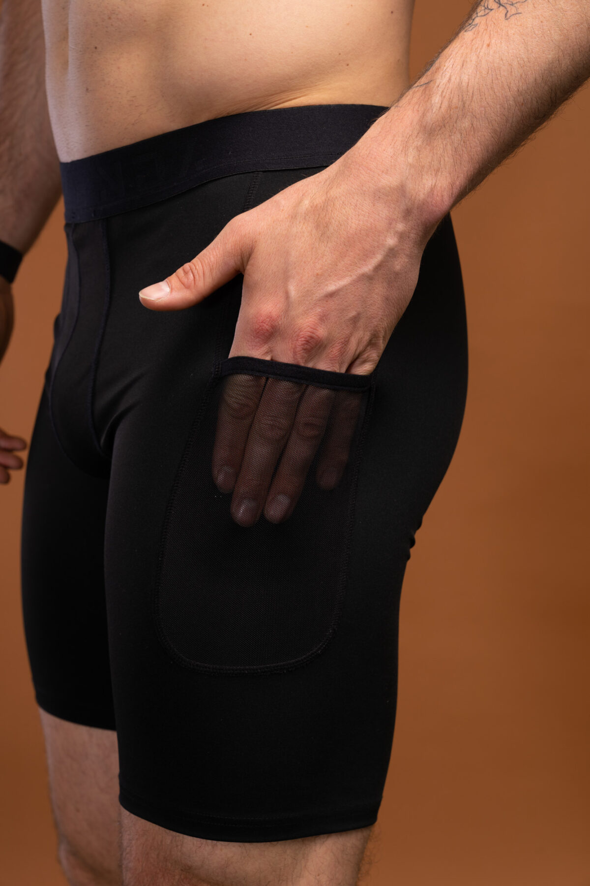 Whether you’re hitting the gym or running a marathon, the Tempo Bike Shorts (Black) is the perfect choice. The compression material provides superior support and helps reduce muscle fatigue, making it ideal for long-distance running and intense workouts. The elasticated waistband ensures a secure fit, while the side pocket is perfect for storing small items such as keys or a phone.