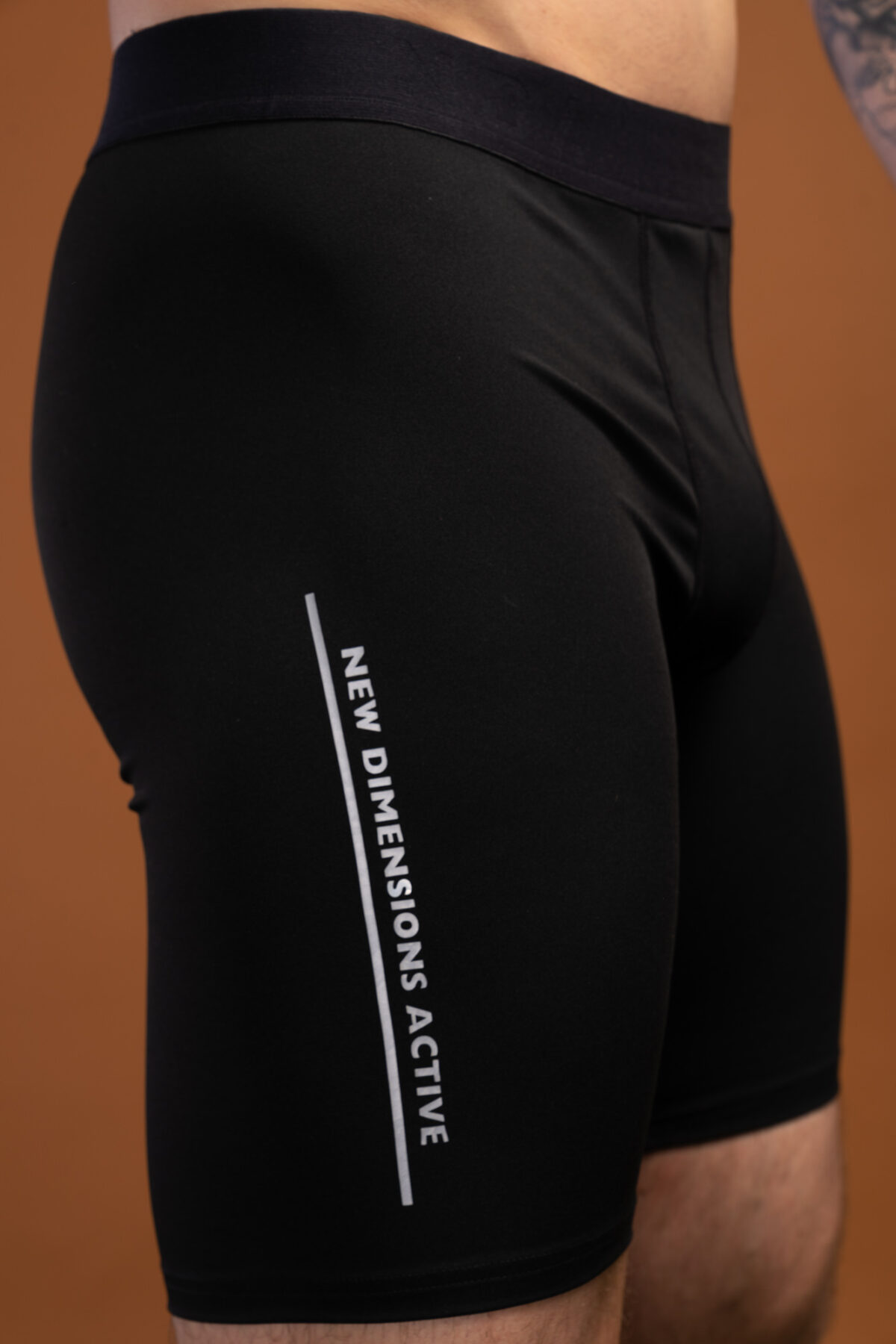 Whether you’re hitting the gym or running a marathon, the Tempo Bike Shorts (Black) is the perfect choice. The compression material provides superior support and helps reduce muscle fatigue, making it ideal for long-distance running and intense workouts. The elasticated waistband ensures a secure fit, while the side pocket is perfect for storing small items such as keys or a phone.