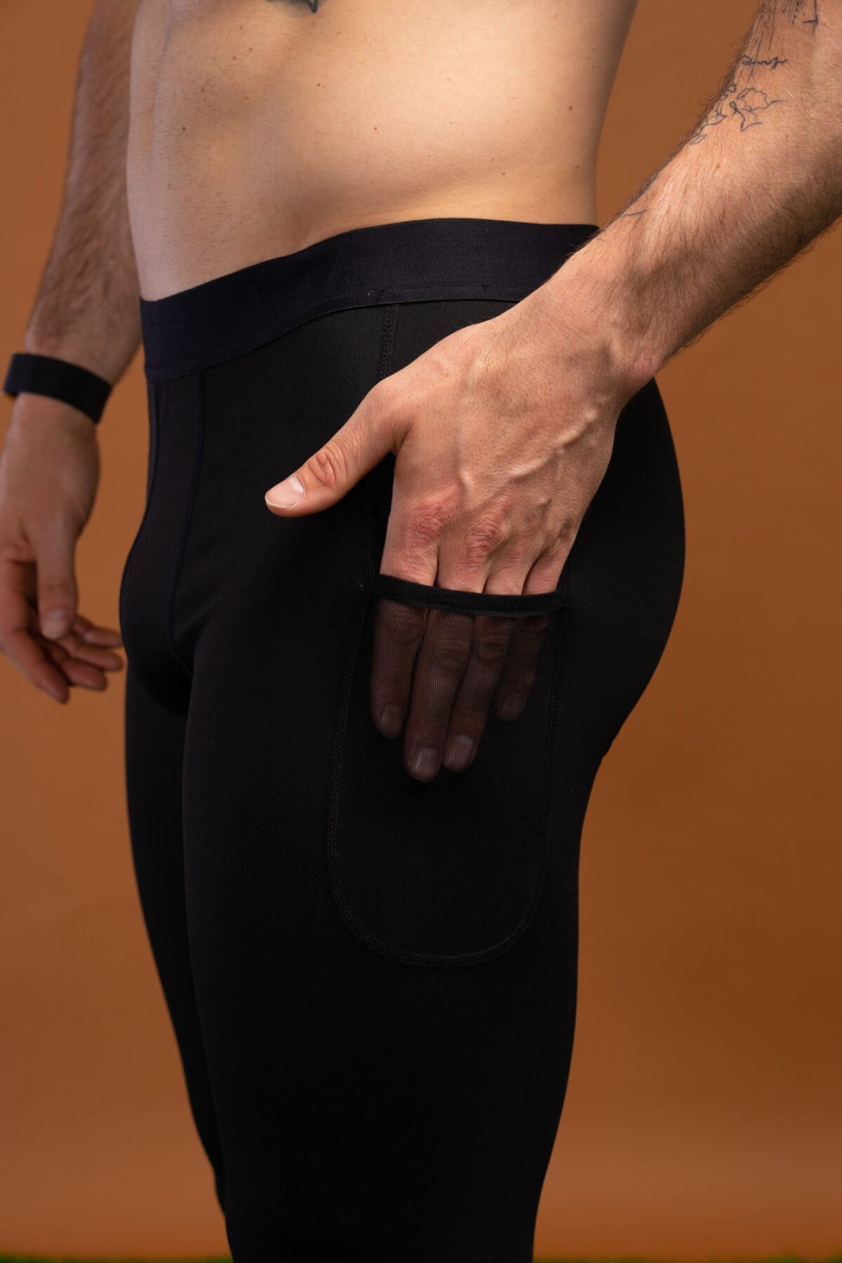 The Tempo Baselayer (Black) is designed to keep you comfortable and supported during any activity. The lightweight and breathable fabric allows your skin to breathe, while the compression material helps to reduce muscle fatigue and soreness. The elasticated waistband provides a secure fit, and the flat-lock seams reduce chafing and irritation. Whether you're hitting the gym or heading out for a run, the Tempo Baselayer will keep you comfortable and supported.