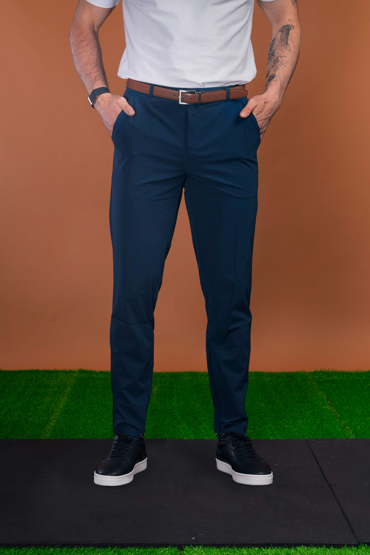 From the course to the commute and everywhere in between, these Tempo Golf Trouser (Navy) keeps your look fresh. The perfect trouser from the office to the golf course. Lightweight for the warmer months, with a mix of elastane to give you that full range of motion in your swing or extra comfort at the work desk. Keeping the look on trend, check out the magnetic clasp at the ankle that allows you to make the leg narrower if you wish.