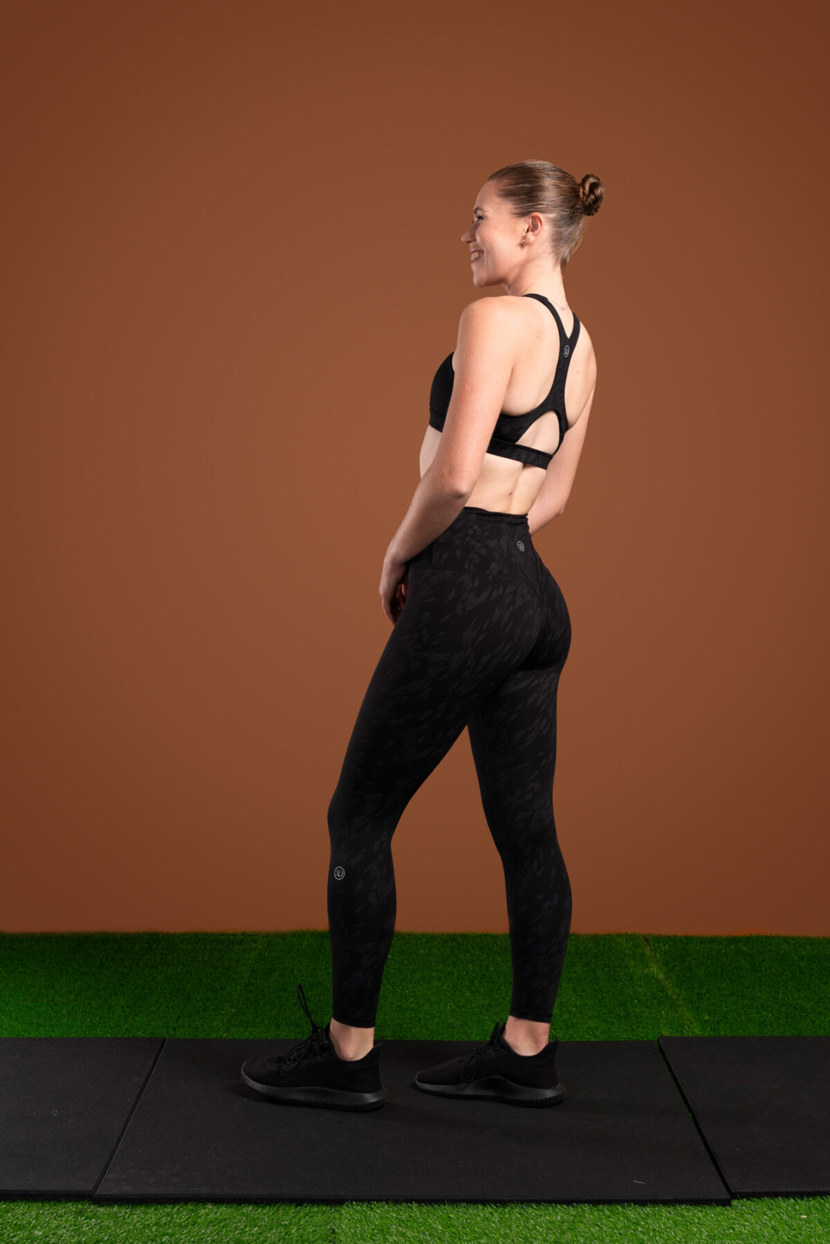 The perfect mix of two of our signatures, our elite and compression 3.0 materials have combined to make this buttery soft Resilient Legging (Black). The high waistband provides extra support and coverage, while the squat proof fabric ensures that you can move with confidence. Plus, the new print pattern adds a stylish touch to any outfit.