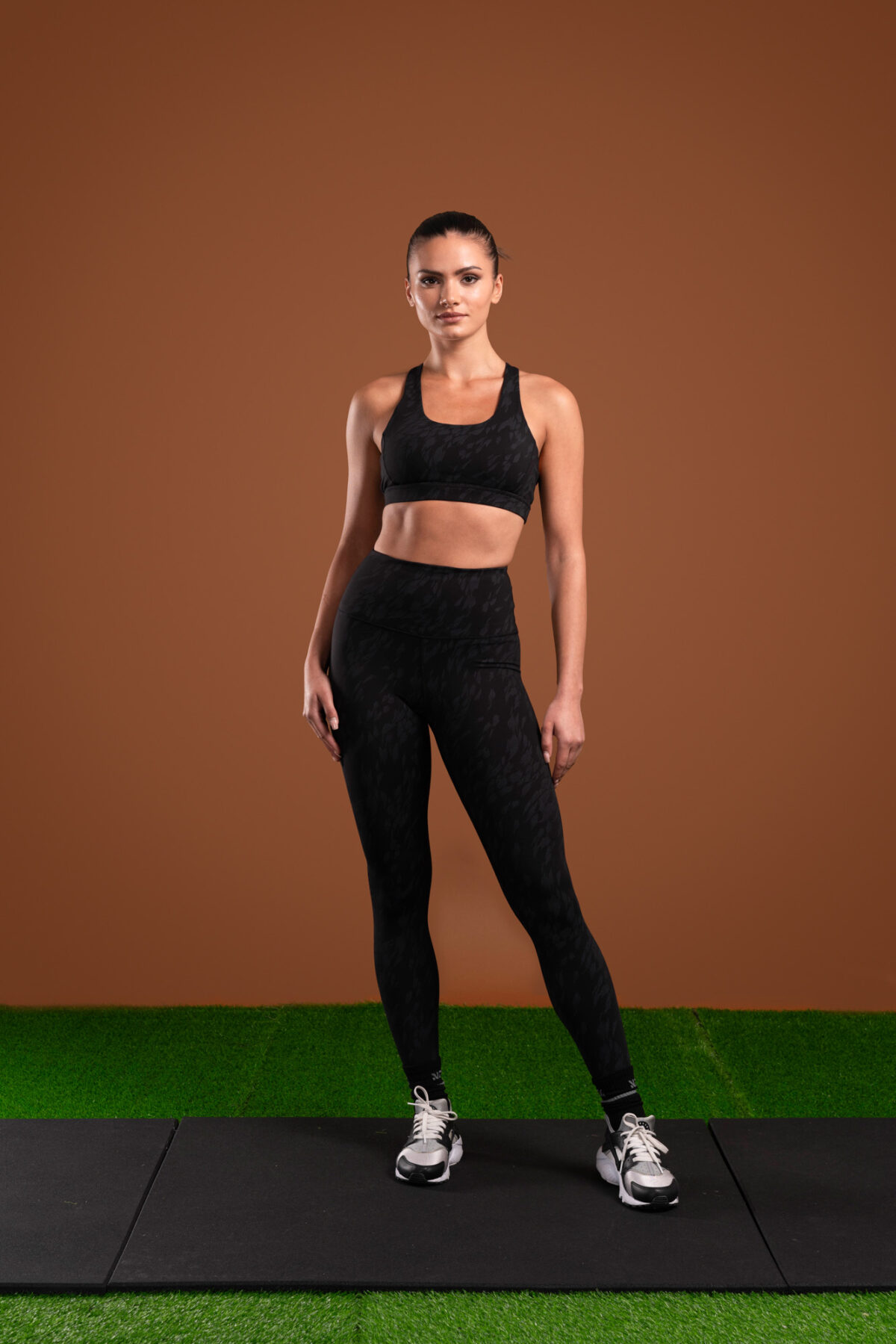 The perfect mix of two of our signatures, our elite and compression 3.0 materials have combined to make this buttery soft Resilient Legging (Black). The high waistband provides extra support and coverage, while the squat proof fabric ensures that you can move with confidence. Plus, the new print pattern adds a stylish touch to any outfit.