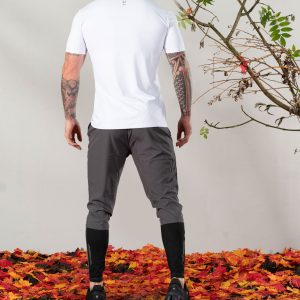 Adapt Training Tee (White) offers maximum comfort & flexibility. Featuring innovative heat gear technology, this tee keeps you dry and cool.