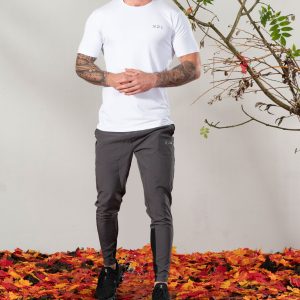 Adapt Training Tee (White) offers maximum comfort & flexibility. Featuring innovative heat gear technology, this tee keeps you dry and cool.