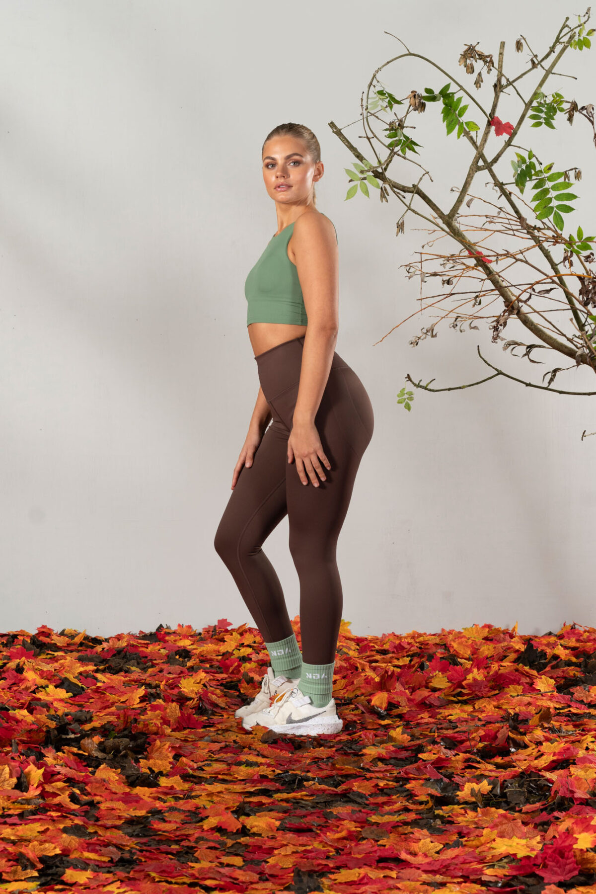 ShapeLift Legging (Cocoa). Designed with shape-enhancing technology and compressive fabric, these leggings give you a naturally lifted and toned appearance.