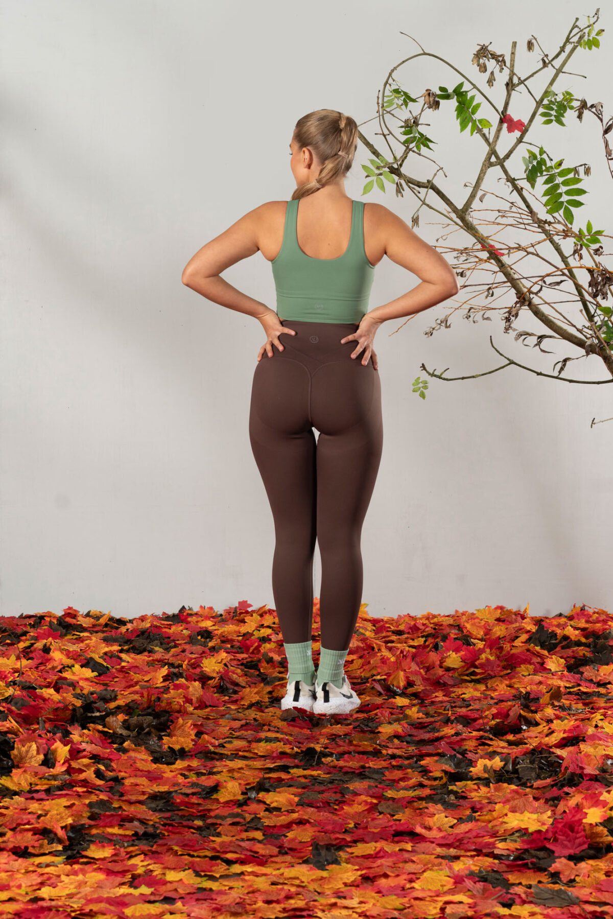 ShapeLift Legging (Cocoa). Designed with shape-enhancing technology and compressive fabric, these leggings give you a naturally lifted and toned appearance.