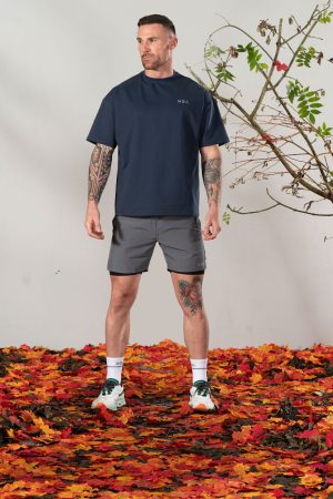 Elevate Oversize Tee (Navy). Crafted from premium cotton. Its oversize fit allows for freedom of movement. Push yourself to the limit in style.