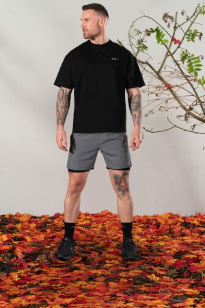 Elevate Oversize Tee (Black). Crafted from premium cotton. Its oversize fit allows for freedom of movement. Push yourself to the limit in style.