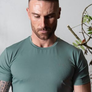 Adapt Training Tee (Olive) offers maximum comfort & flexibility. Featuring innovative heat gear technology, this tee keeps you dry and cool.