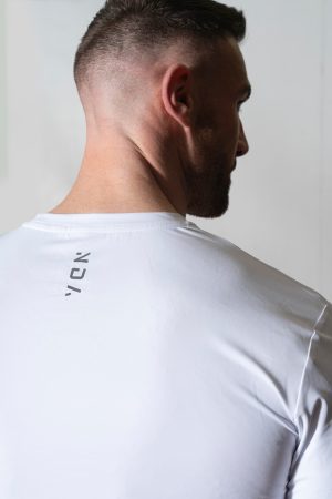 Adapt Training Tee (White) offers maximum comfort & flexibility. Featuring innovative heat gear technology, this tee keeps you dry and cool.