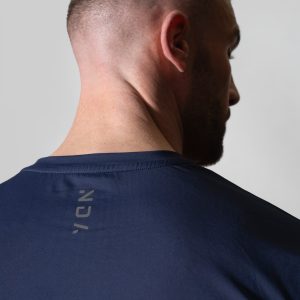 Adapt Training Tee (Navy) offers maximum comfort & flexibility. Featuring innovative heat gear technology, this tee keeps you dry and cool.