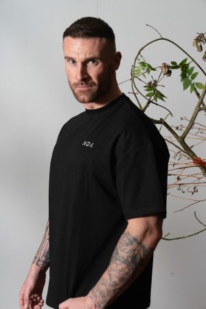Elevate Oversize Tee (Black). Crafted from premium cotton. Its oversize fit allows for freedom of movement. Push yourself to the limit in style.
