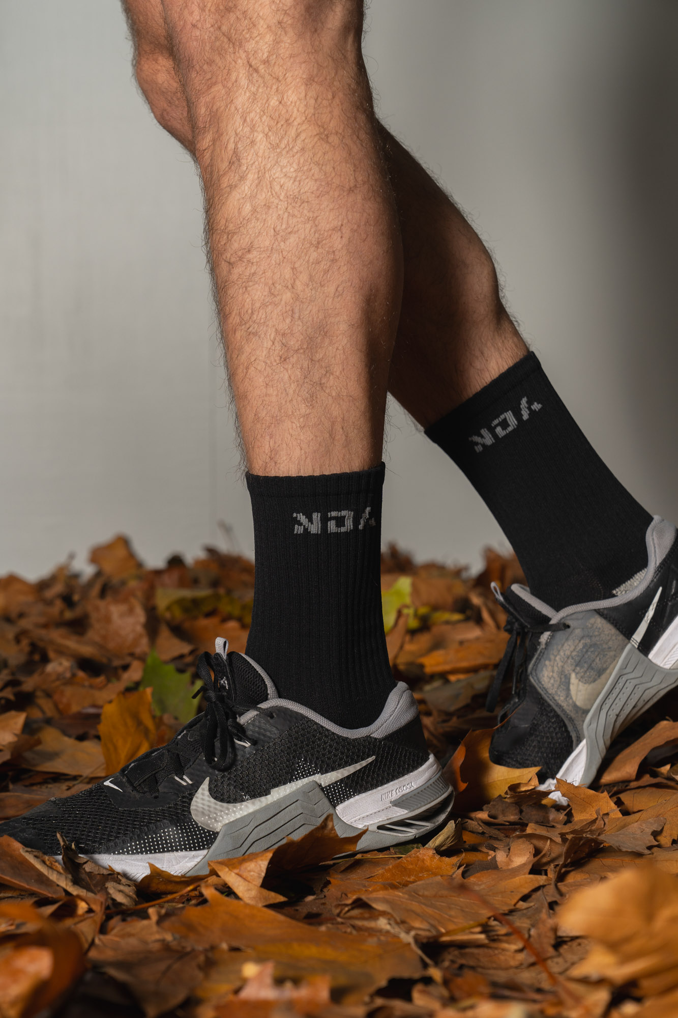 Our Elevate Men's Socks (Black) is made from the perfect mix of fabric to give you the support needed while giving great breathability. With its arch support and ultra stretch material it is a one size fits most.