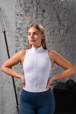 This Refined Zip Top (White) is your new gym must-have doll. Featuring a compression fabric with zip up detailing and a sleeveless design, just team with the matching bottoms to complete the look.