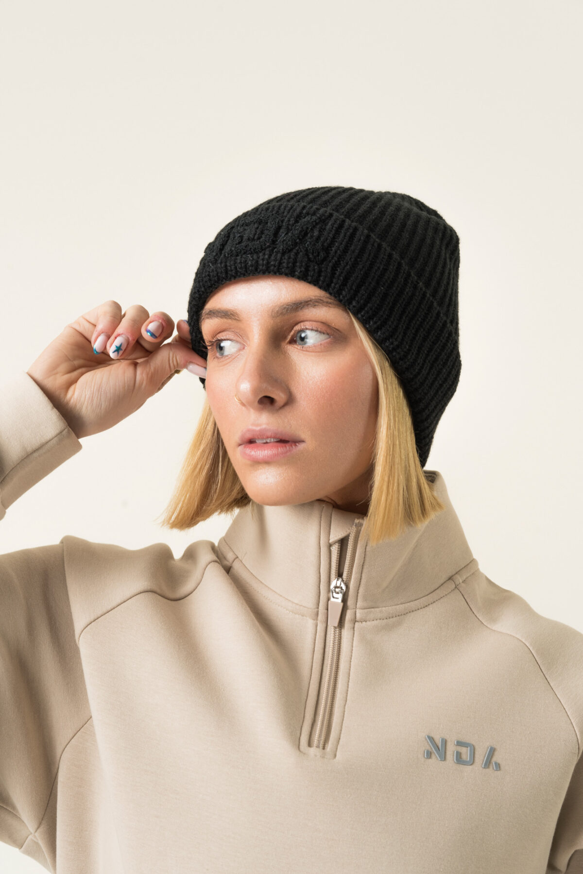 Stay warm while you are on the move in our new ribbed knit beanie. The soft knit feel gives you that extra cosy comfort. An embroidered flock NDA logo also gives you a touch of subtle style.