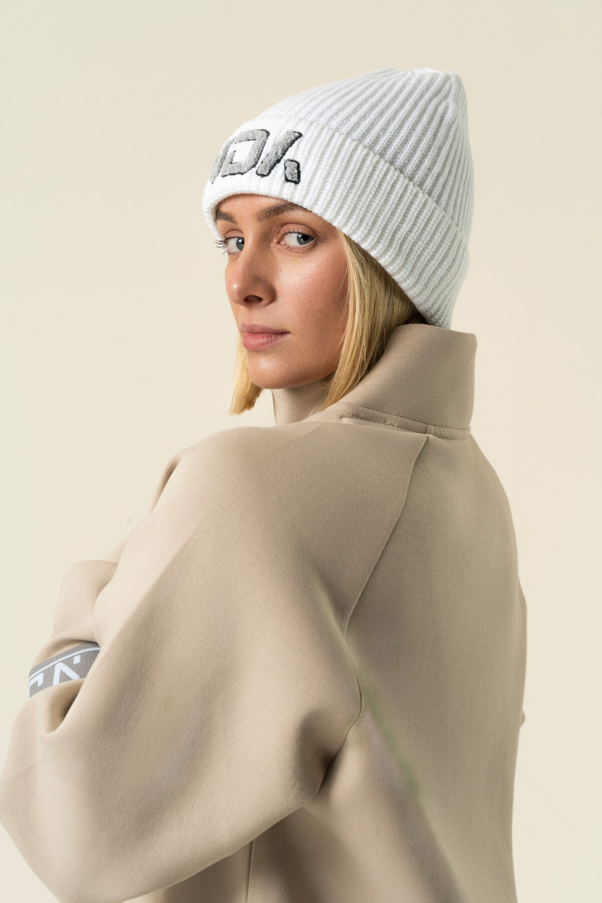 Stay warm while you are on the move in our new ribbed knit beanie. The soft knit feel gives you that extra cosy comfort. An embroidered flock NDA logo also gives you a touch of subtle style.