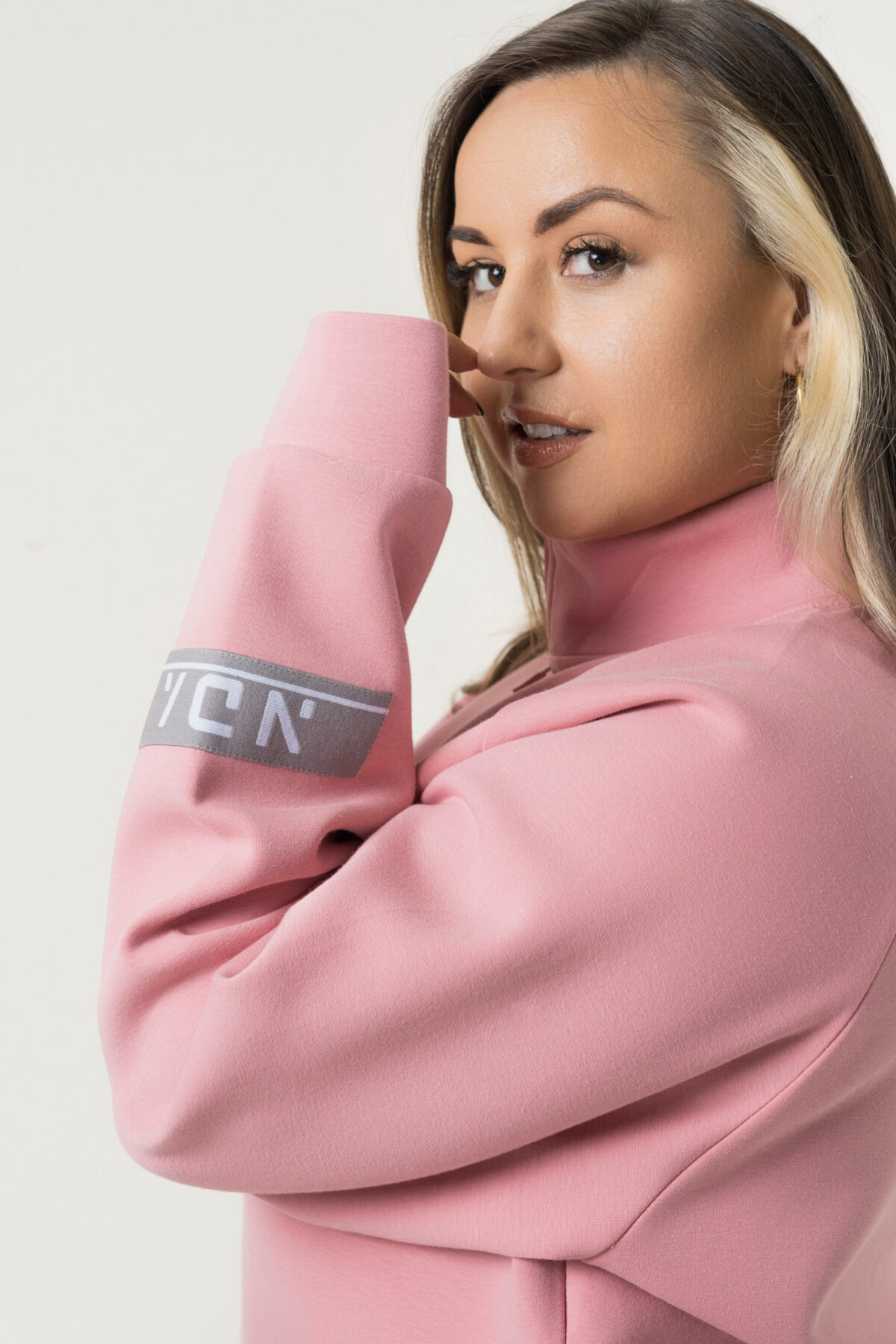 Premium & Practical - the Deluxe ¼ Zip (Blush Pink). Made from our deluxe material, this 1/4 zip is designed to keep you warm and cosy during the colder months. The fabric is soft & heavy to the touch and provides ultimate comfort, making it a must-have for your wardrobe.