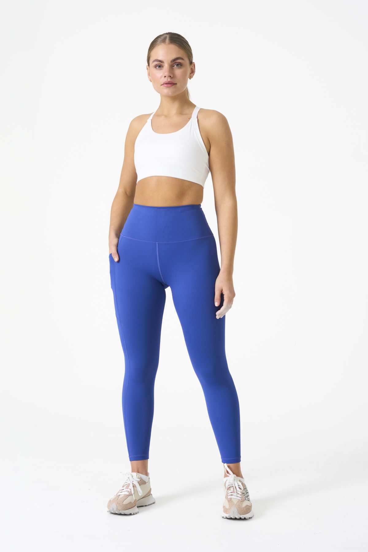 Introducing our all-new Compression 4.0 Legging (Midnight Blue) - the upgraded version of our best-selling Compression 3.0 with an exciting addition of an enhanced back detail! Designed to elevate your workout experience, these leggings offer the same incredible features you know and love, with some added enhancements.