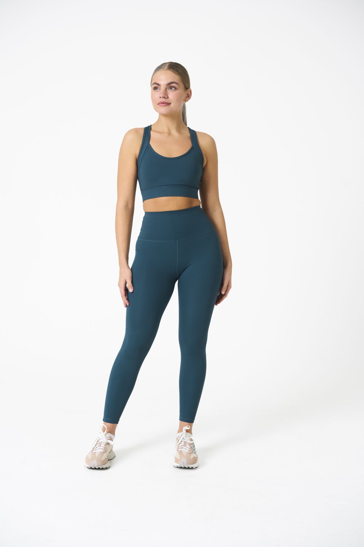 Introducing our all-new Compression 4.0 Legging (Teal) - the upgraded version of our best-selling Compression 3.0 with an exciting addition of an enhanced back detail! Designed to elevate your workout experience, these leggings offer the same incredible features you know and love, with some added enhancements.