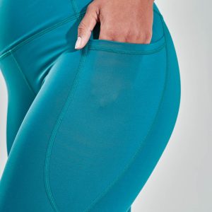Introducing our Rise High Waisted Legging (Teal), the perfect addition to your activewear collection for the upcoming Spring/Summer season. These leggings are designed with two side pockets, allowing you to carry your essentials such as your phone, keys, or cards with you wherever you go.