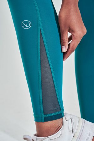 Introducing our Rise High Waisted Legging (Teal), the perfect addition to your activewear collection for the upcoming Spring/Summer season. These leggings are designed with two side pockets, allowing you to carry your essentials such as your phone, keys, or cards with you wherever you go.