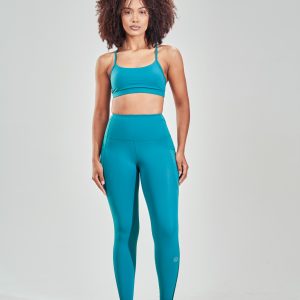 Introducing our Rise High Waisted Legging (Teal), the perfect addition to your activewear collection for the upcoming Spring/Summer season. These leggings are designed with two side pockets, allowing you to carry your essentials such as your phone, keys, or cards with you wherever you go.