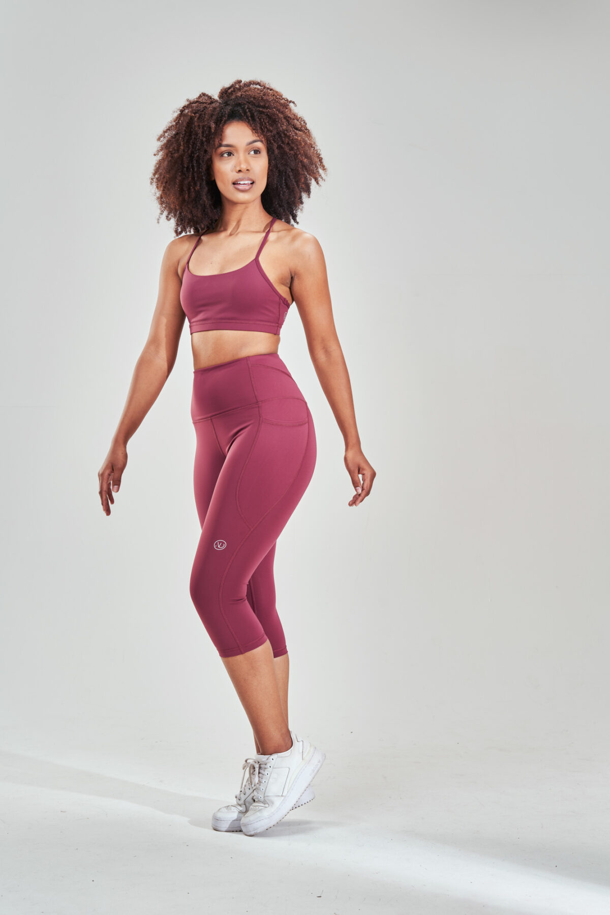 Introducing our Rise High Waisted ¾ Legging (Rose Wood), the ultimate combination of style and functionality for your spring/summer wardrobe. These leggings feature a flattering high-waisted design that offers both support and comfort during your workouts. The ¾ length is perfect for warmer weather, allowing you to stay cool and stylish no matter the activity.