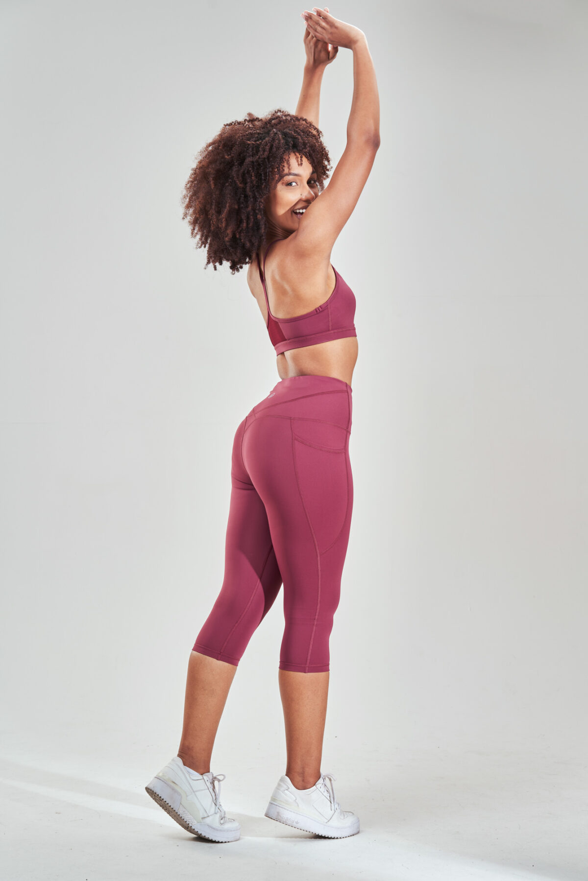 Introducing our Rise High Waisted ¾ Legging (Rose Wood), the ultimate combination of style and functionality for your spring/summer wardrobe. These leggings feature a flattering high-waisted design that offers both support and comfort during your workouts. The ¾ length is perfect for warmer weather, allowing you to stay cool and stylish no matter the activity.