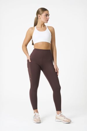 Introducing our all-new Compression 4.0 Legging (Cocoa) - the upgraded version of our best-selling Compression 3.0 with an exciting addition of an enhanced back detail! Designed to elevate your workout experience, these leggings offer the same incredible features you know and love, with some added enhancements.